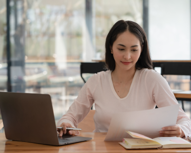 Client utilizing native translator services for divorce certificate translation in Texas, ensuring proper legal terminology.